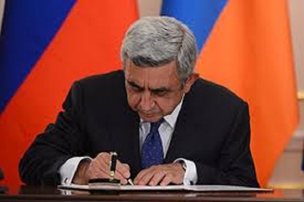 Саргсян подписал законопроект об изменении структуры правительства 